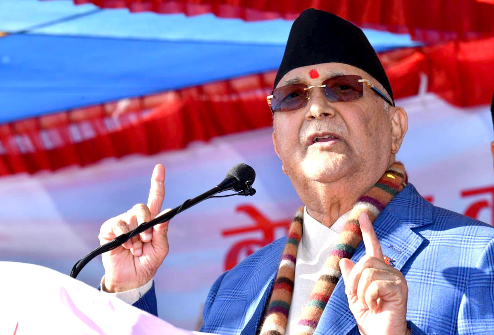 एमालेका अध्यक्ष ओलीले चितवनमा रवि लामिछाने र माओवादीका उम्मेदवार डा. भोजराज अधिकारीको आलोचना गरेका हुन् ।